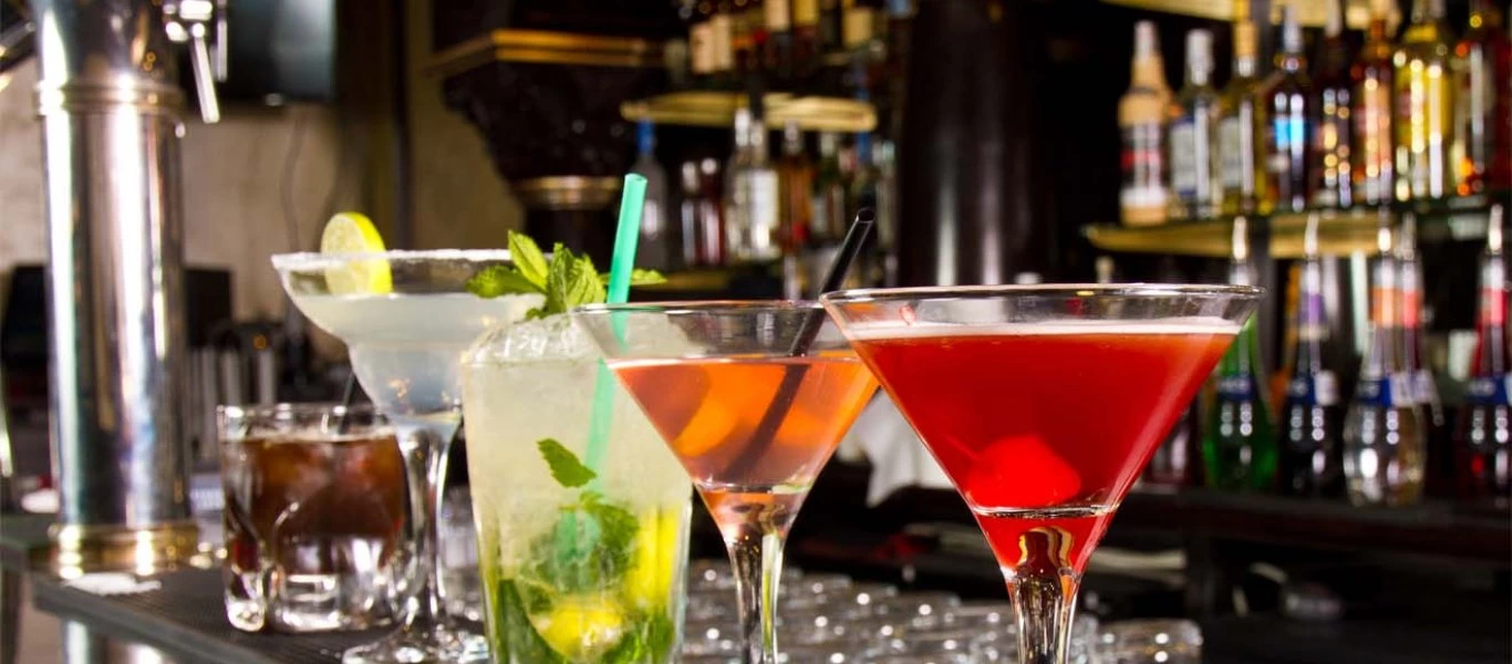 ΑΑΔΕ: Έπεσαν οι πρώτες «καμπάνες» - 16 φορολογικές παραβάσεις σε δύο μπαρ στη Θεσσαλονίκη